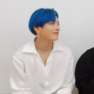 ⛈ 57e1fe54 pria, rambut biru, kemeja putih, Korea, penyanyi, selebriti telegram sticker