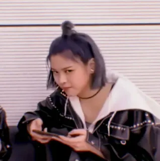 😒 68cfa5cb 人, 女人, 肖像, 年轻人, 女性, 肖像摄影 whatsapp sticker