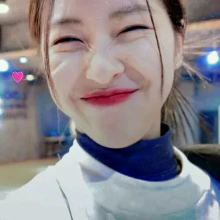 🤓 f92eaec0 女人, 微笑, 可爱, 自拍, 快乐, 爱心 whatsapp sticker