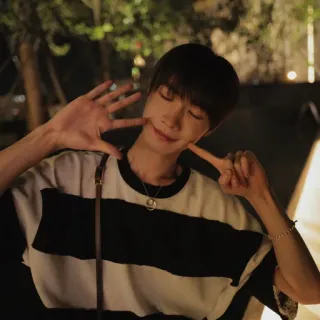 😁 38905b53 ภาพเหมือน, คน, ผู้ชาย, ยิ้ม, ลำลอง, วัยรุ่น telegram sticker