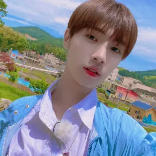 🙃 f13320b2 ผู้ชาย, ภาพเหมือน, ท้องฟ้า, เมฆ, กลางแจ้ง, คน, ชายหนุ่ม, เซลฟี่ telegram sticker