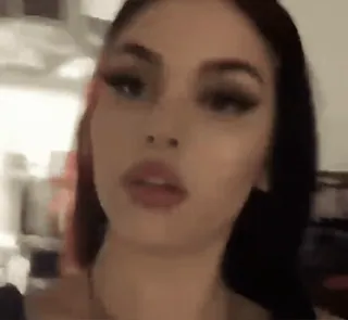 🔹 e88ba067 woman, portrait, makeup, selfie, beauty telegram sticker