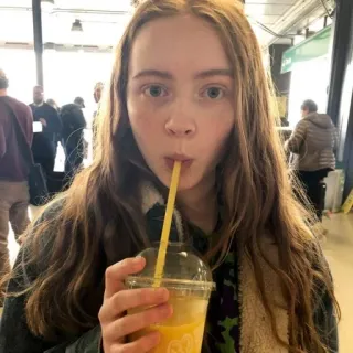 🥤 3d975e51 donna, bevanda, succo, ritratto, persona, giovane adulto telegram sticker