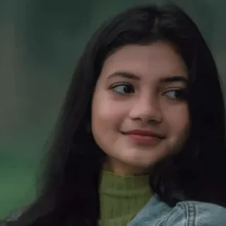 🥧 f2ec3773 Teenager, Mädchen, Porträt, jung, Person, lächelnd, schön, brünett telegram sticker