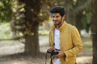 ❤️ 4bd2a78d ผู้ชาย, ภาพถ่าย, ภาพบุคคล, กลางแจ้ง, กล้อง, เสื้อแจ็คเก็ตสีเหลือง telegram sticker