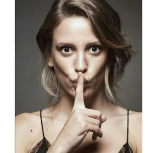 😐 30baf91d ผู้หญิง, นิ้วแตะริมฝีปาก, ความเงียบ, ชู่ว์, ความลับ, เงียบ telegram sticker