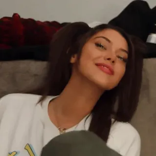 ▪️ 4fa5cbf0 ผู้หญิง, ผู้หญิง, ภาพเหมือน, ยิ้ม, ผม, ตา telegram sticker