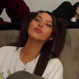 ▪️ 612e4232 ภาพเหมือน, ผู้หญิง, เด็กผู้หญิง, ผมเปีย, ความงาม, นางแบบ telegram sticker