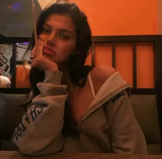 ▪️ fa8e201f ผู้หญิง, เซลฟี่, ผู้หญิง, ภาพเหมือน, สาว, เสื้อฮู้ด, ทำปากจู๋, ผมสีน้ำตาล telegram sticker