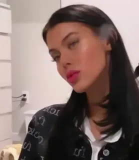 ▪️ fd9db832 ผู้หญิง, เซลฟี่, ผมสีน้ำตาล, ภาพเหมือน telegram sticker