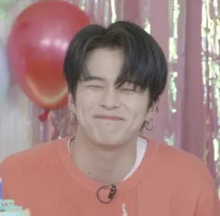 🤖 b5e51d4b pria, senyum, orang, potret, bahagia, wajah whatsapp sticker