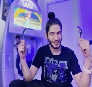 🥄 ff0f6ccd 남자, 숟가락, 티셔츠, 포켓몬, 실내, 인물 사진 telegram sticker