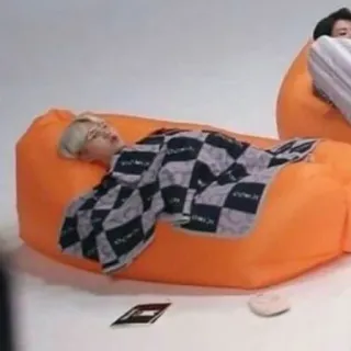 🍪 2ccfd80f tidur, bean bag, relaksasi, kenyamanan whatsapp sticker