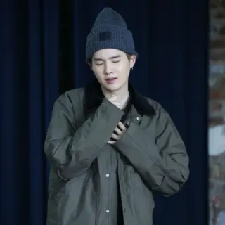 🍪 58c31af1 Suga orang, pria, penyanyi, kpop, kupluk, pakaian musim dingin whatsapp sticker