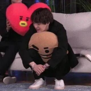 🍪 728a4714 kpop, bts, peluk, imut, hati, boneka, min yoongi, suga whatsapp sticker