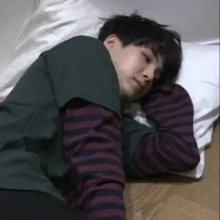 🍪 9e4a45af tidur, orang, ranjang, bantal, istirahat, dalam ruangan, tertidur whatsapp sticker