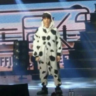 🍪 a7d00187 sapi, kostum binatang, onesie, kigurumi, hiburan, panggung whatsapp sticker