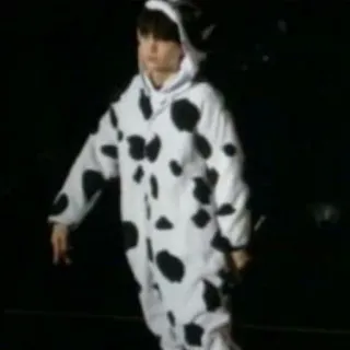 🍪 cb4430a9 orang, kostum, panggung, pertunjukan whatsapp sticker