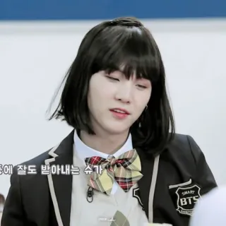 🍪 e4dd19cd Suga 에 잘도 받아내는 슈가 kpop, musik, idola, selebriti, bts whatsapp sticker