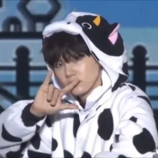 🍪 f9ab6cce orang, sapi, kostum binatang, imut, onesie, idola whatsapp sticker