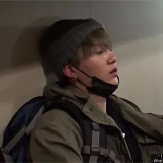 🍪 faa6724b orang, tidur, kelelahan, lelah, ransel, kpop, pria whatsapp sticker