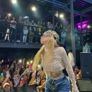 Самочка 🤘🏿 :: @fStikBot whatsapp stickers