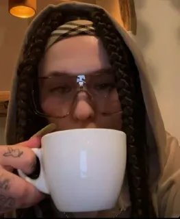 🍵 337d46a3 女性, パーカー, 三つ編み, コーヒー, お茶, カップ, タトゥー whatsapp sticker