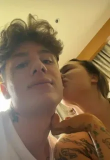 😘 482dbde1 人々, カップル, キス, 愛, 愛情 whatsapp sticker