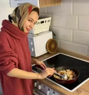 🌟 d012f1d1 gotowanie, kuchnia, kobieta, jedzenie, dom telegram sticker