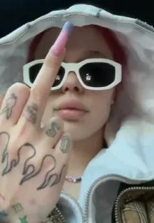 🖕 f1b94794 kobieta, środkowy palec, obraźliwy, gest, tatuaż telegram sticker