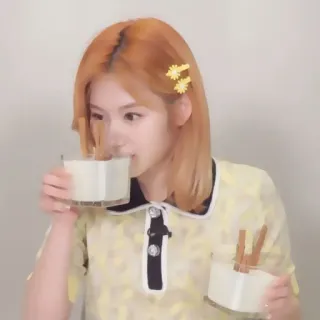 🍑 7e8039d6 woman, blonde, candle, girl, portrait, person, asian, cute whatsapp sticker