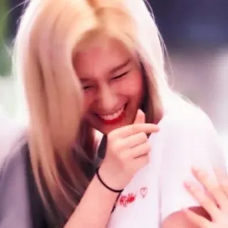 🧺 59640352 mujer, sonriendo, feliz, linda, alegre, bonita whatsapp sticker