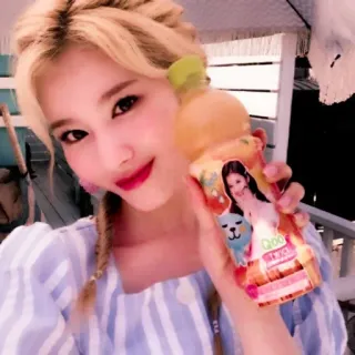 🧺 93c31adc Qoo Qoo, bebida, refresco, naranja, mujer, jugo whatsapp sticker