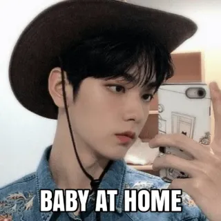 👶 535b9483 BABY AT HOME 人, カウボーイハット, 自撮り, 自宅の赤ちゃん, 男性, デニム telegram sticker