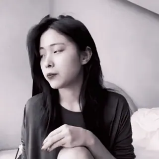 🗽 d9f54a4b wanita, potret, orang, perempuan, monokrom, dalam ruangan telegram sticker