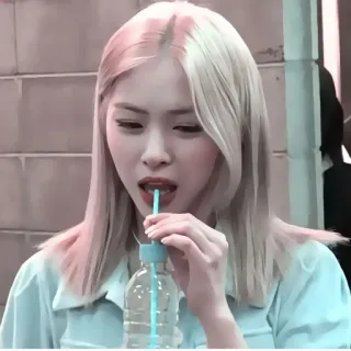 🍓 784df7eb vrouw, blond haar, drinken, rietje, fles, koreaans, aziatisch telegram sticker