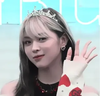 🍓 e5620991 vrouw, kroon, meisje, portret, kpop, prinses telegram sticker