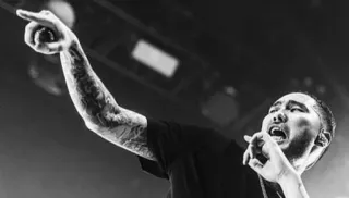 👈 98782049 男人, 歌手, 纹身, 麦克风, 音乐, 演唱会, 表演者 whatsapp sticker