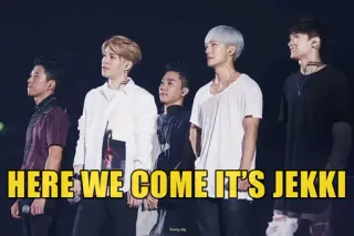 👨 423587b0 HERE WE COME IT'S JEKKI musique, groupe, kpop, concert, performance telegram sticker