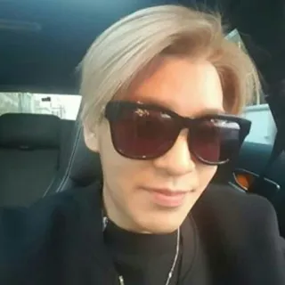 😎 bff3fa3f homme, lunettes de soleil, personne, intérieur, selfie, voiture telegram sticker