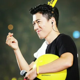 ❤ d87eed54 @KKDMA0415 homme, coréen, chanteur, artiste, jaune, musique, souriant, célébrité telegram sticker