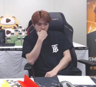 👑 66bc7bf0 telegram sticker