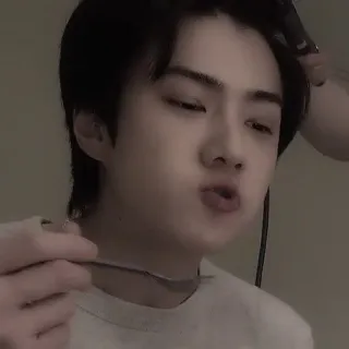 🕸️ fa1f04d2 肖像, 男人, 吃, 韩国 telegram sticker