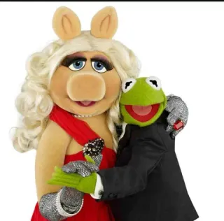 ❤️ 79e44958 Miss Piggy มิสพิกกี้, เคอร์มิท, มัพเพ็ตส์, หุ่น, การ์ตูน telegram sticker