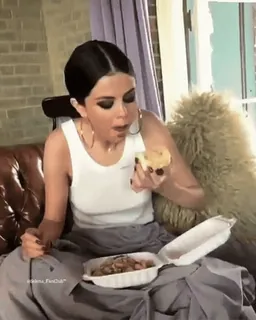 🍖 f4de4398 Selena selena_FanClub* Selena Gomez, comendo, celebridade, comida, cantora, atriz telegram sticker