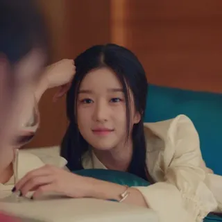 😌 178fed18 vrouw, koreaans, actrice, portret, glimlachend telegram sticker