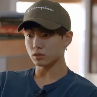 🧷 82832a54 Champion chapeau, personne, champion, vêtement, portrait, homme telegram sticker