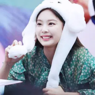 💚 1683b73d Jennie kpop, うさぎ帽子, アイドル, 女性, 歌手, 有名人 telegram sticker
