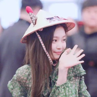 💚 361dc969 Jennie kpop, ジェニ・キム, アイドル, アジア, 手を振る, 帽子 telegram sticker