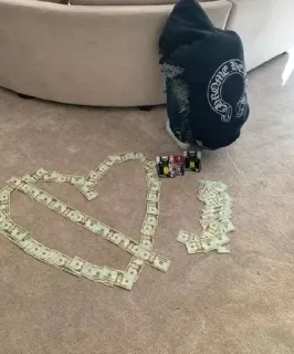 🌟 04281e4f Geld, Herzform, Luxus, Lifestyle, Reichtum telegram sticker